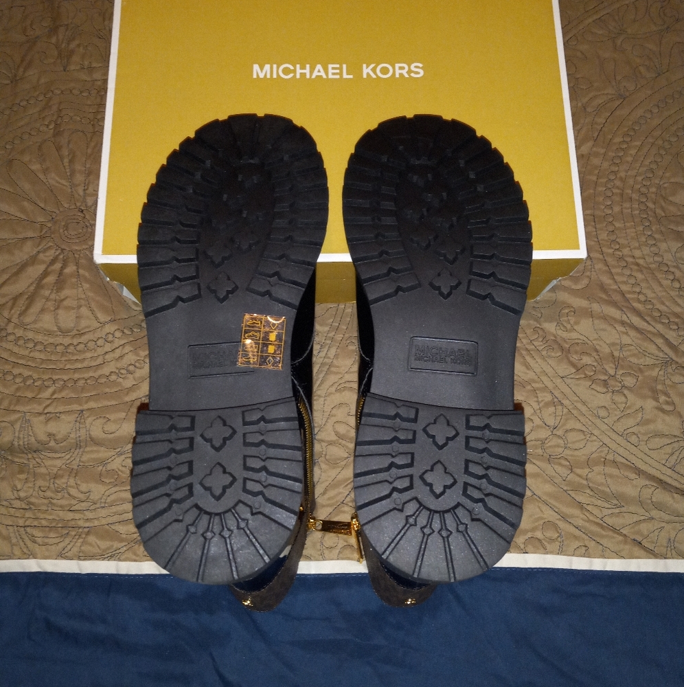 Michael Kors Alistair Bootie - Picture 7 of 11